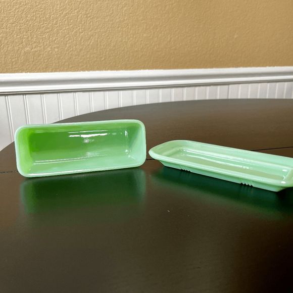 Jadeite Depression Style Glass "Everybody Loves Bunny Enriched Bread" Company - Picture 3 of 5